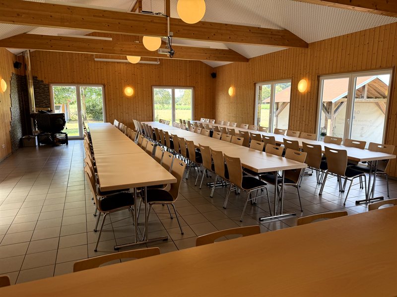 saal_lange_tafeln_uebersicht.jpg
